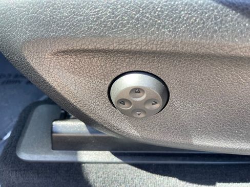 Used 2022 Mercedes-Benz GLE 350 4MATIC w/ Premium Package image 22