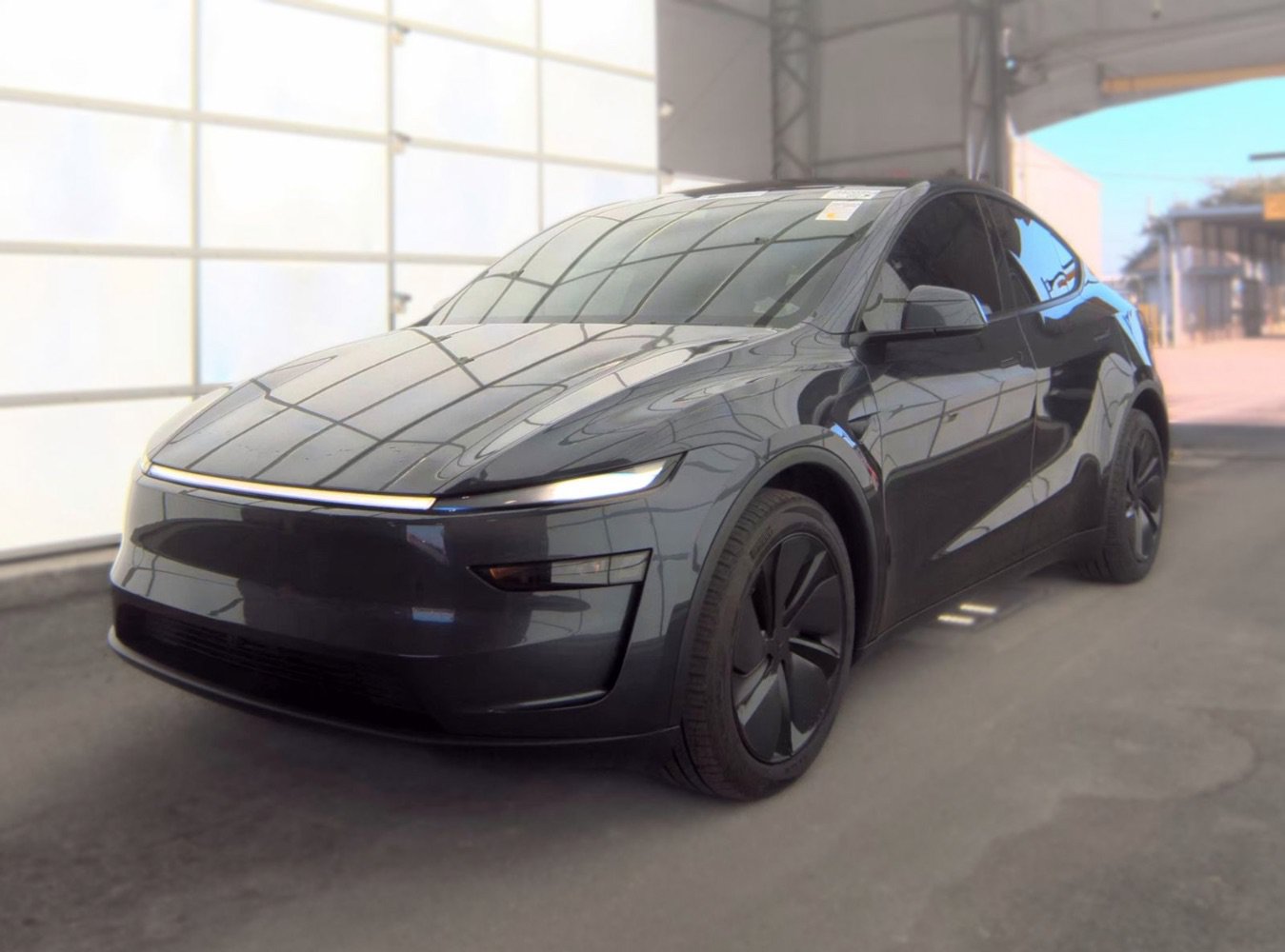 Used 2026 Tesla Model Y AWD image 1