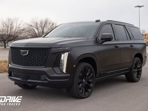 Used 2025 Cadillac Escalade Sport Platinum w/ LPO, ONYX Package image 5