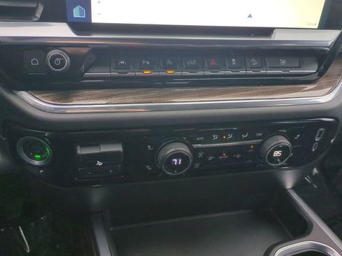 Used 2024 Chevrolet Silverado 1500 LT Trail Boss w/ LT Trail Boss Premium Package image 18