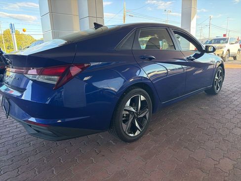 Used 2023 Hyundai Elantra SEL w/ Convenience Package FWD image 8