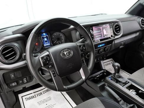 Used 2022 Toyota Tacoma TRD Off-Road w/ Technology Package AWD/4WD image 11