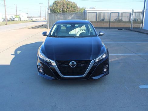 Used 2019 Nissan Altima 2.5 SV image 2