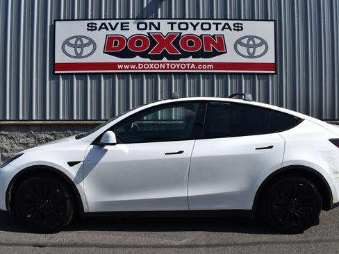 Used 2023 Tesla Model Y Long Range AWD/4WD image 4