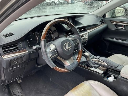 Used 2016 Lexus ES 350 w/ Luxury Package w/Wood Trim FWD image 16