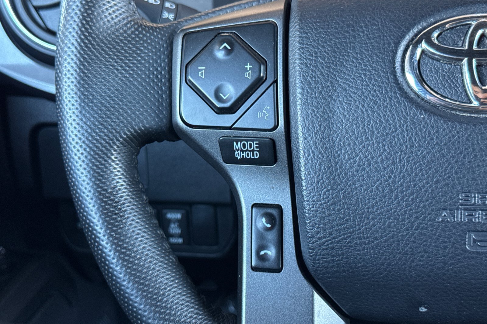 Certified 2023 Toyota Tacoma TRD Off-Road AWD/4WD image 28