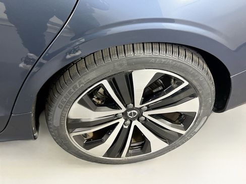 Used 2023 Volvo S60 B5 Ultimate w/ Climate Package image 33