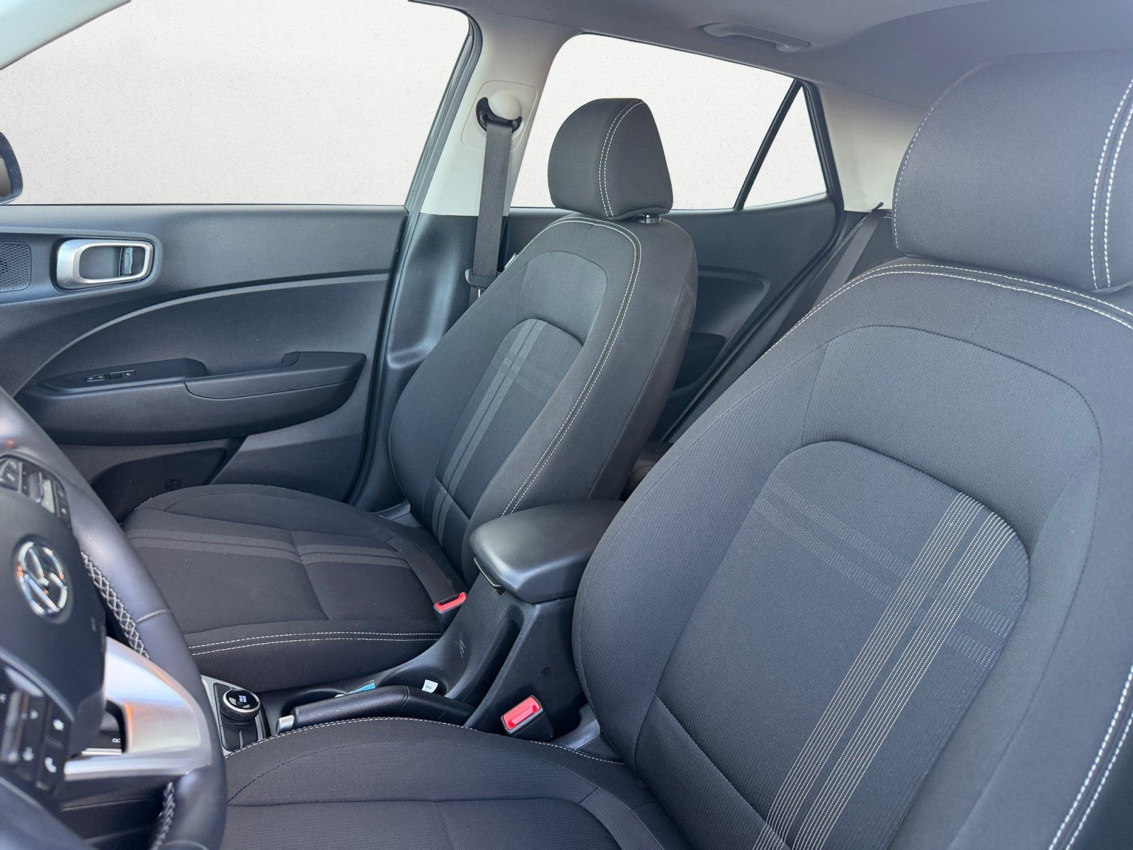 Used 2025 Hyundai Venue SEL FWD image 8