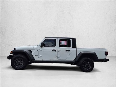 Used 2025 Jeep Gladiator Sport AWD/4WD image 9