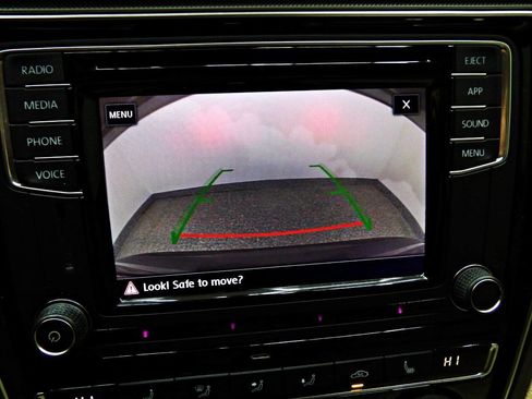 Used 2018 Volkswagen Passat 2.0T R-Line w/ R-Line Lighting Package image 16