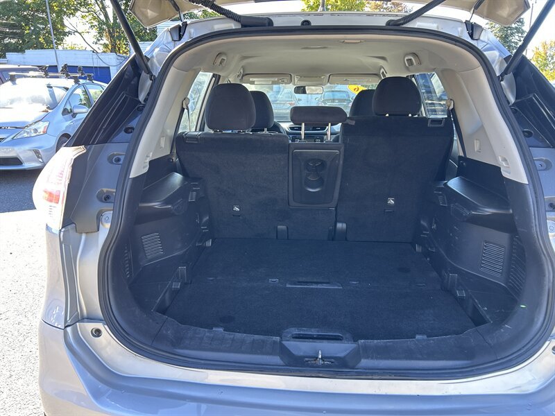 Used 2016 Nissan Rogue S AWD/4WD image 10