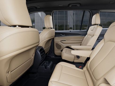 New 2025 Jeep Grand Cherokee L Limited w/ Luxury Tech Group II image 24