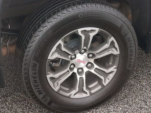 Used 2025 GMC Sierra 1500 SLT AWD/4WD image 8