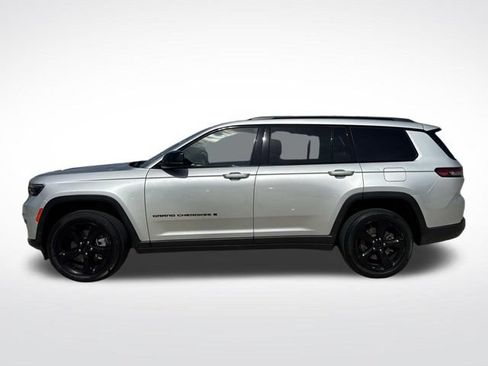 Used 2023 Jeep Grand Cherokee L Laredo RWD image 7