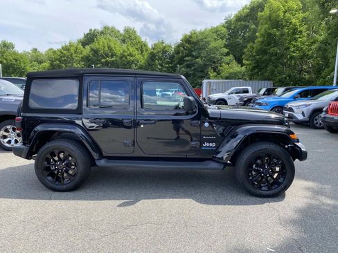 Certified 2024 Jeep Wrangler Unlimited Sahara w/ Technology Group AWD/4WD image 2