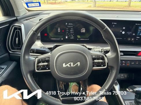 Certified 2025 Kia Sorento S w/ Panoramic Sunroof Package FWD image 18