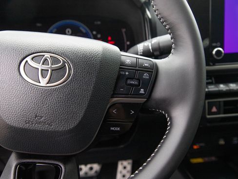 Used 2025 Toyota Camry SE AWD/4WD image 24
