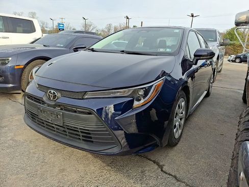 Used 2023 Toyota Corolla LE image 3