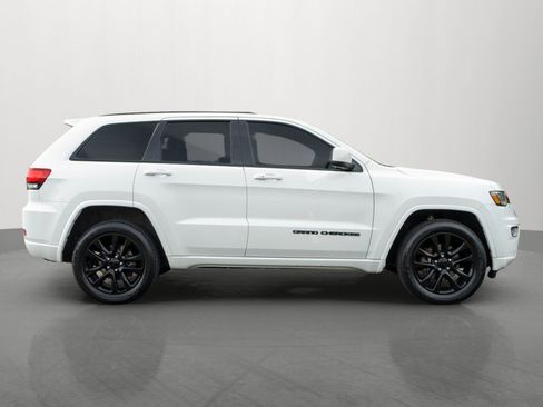Used 2019 Jeep Grand Cherokee Altitude AWD/4WD image 8