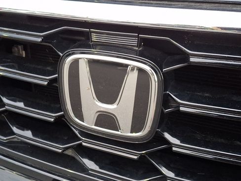 Used 2024 Honda Pilot Touring image 4