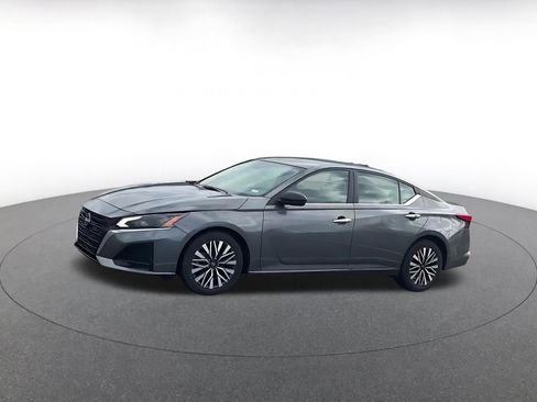 Used 2025 Nissan Altima 2.5 SV image 8