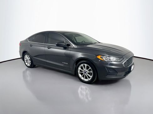 Used 2019 Ford Fusion SE image 3