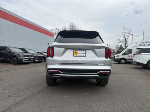 Certified 2022 Kia Sorento SX image 4
