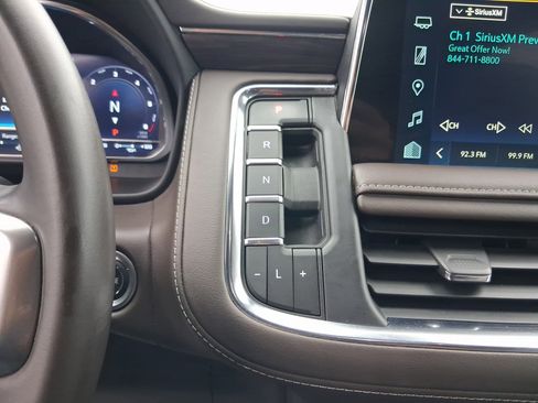 Used 2024 Chevrolet Suburban LT RWD image 16