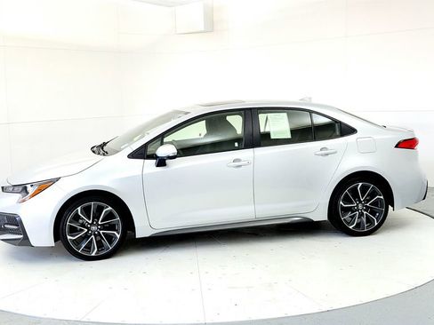 Certified 2021 Toyota Corolla SE w/ SE Premium Package FWD image 3