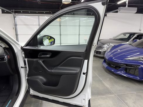 Used 2019 Jaguar F-PACE Premium image 25