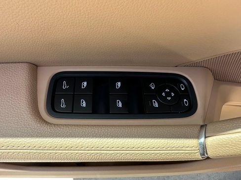 Certified 2022 Porsche Cayenne AWD/4WD image 18