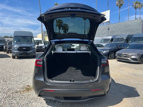 Used 2024 Tesla Model Y 2WD image 8
