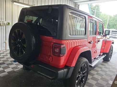 Used 2023 Jeep Wrangler Unlimited Sahara w/ Cold Weather Group AWD/4WD image 7