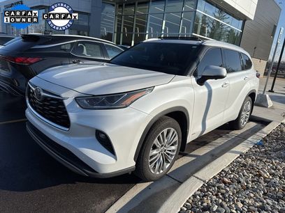 Used 2025 Toyota Highlander Platinum
