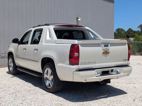 Used 2012 Chevrolet Avalanche LTZ AWD/4WD image 7