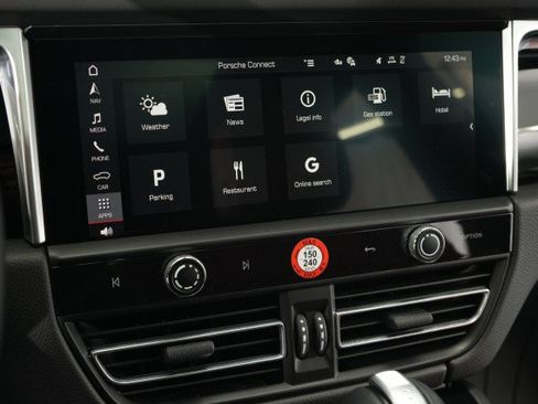 Used 2022 Porsche Macan AWD/4WD image 37