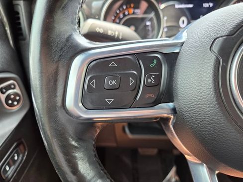 Used 2019 Jeep Wrangler Unlimited Sahara AWD/4WD image 31