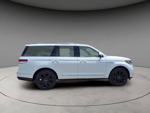 Used 2023 Lincoln Navigator Reserve image 11