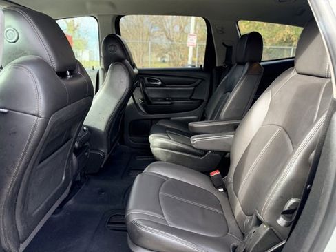 Used 2017 Chevrolet Traverse LT image 23