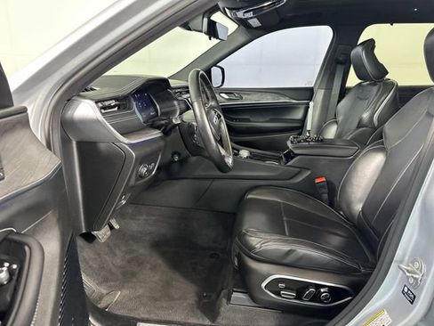 Used 2021 Jeep Grand Cherokee L Overland w/ Luxury Tech Group IV image 11