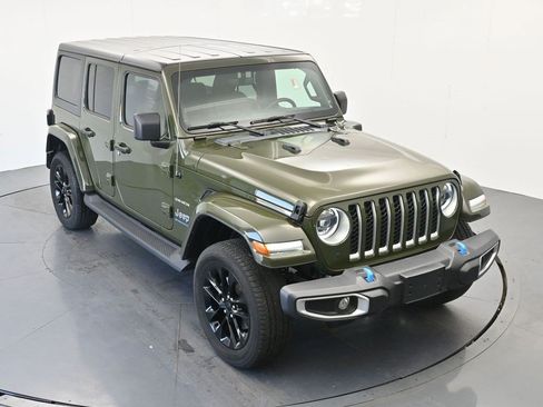 Used 2023 Jeep Wrangler Unlimited Sahara w/ Cold Weather Group AWD/4WD image 19