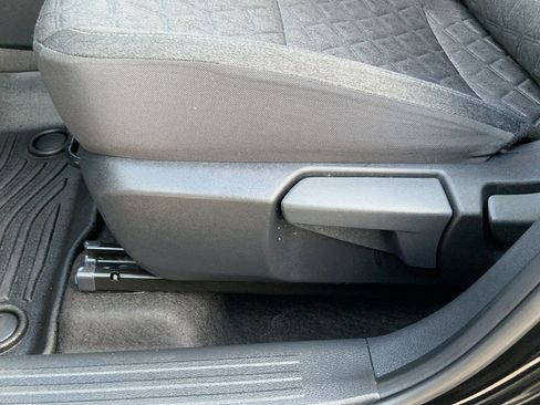 Used 2025 Nissan Kicks SV FWD image 18