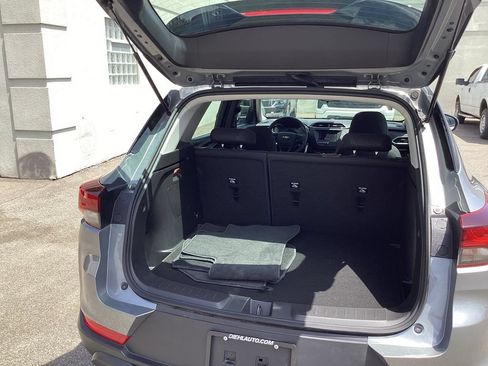 Used 2023 Chevrolet TrailBlazer LS FWD image 10