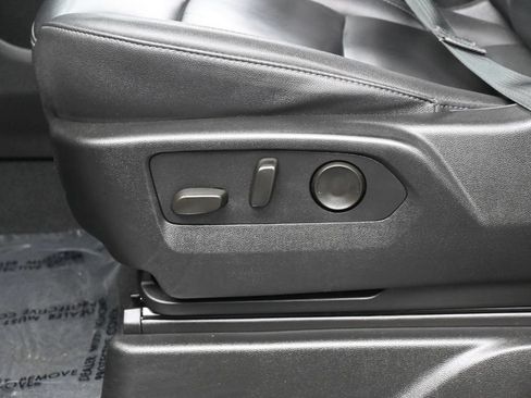 Used 2025 Chevrolet Suburban LT RWD image 12