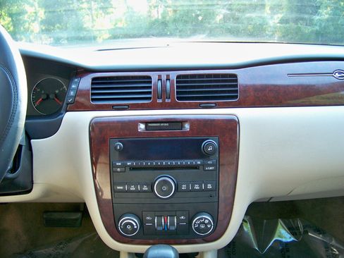 Used 2009 Chevrolet Impala LT image 23