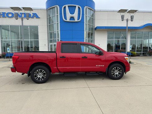 Used 2022 Nissan Titan SV w/ Accessory Utility Package AWD/4WD image 4