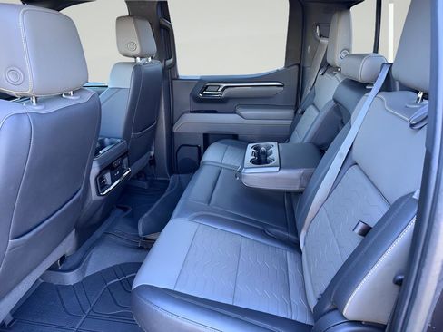 Used 2022 Chevrolet Silverado 1500 ZR2 w/ Technology Package image 32