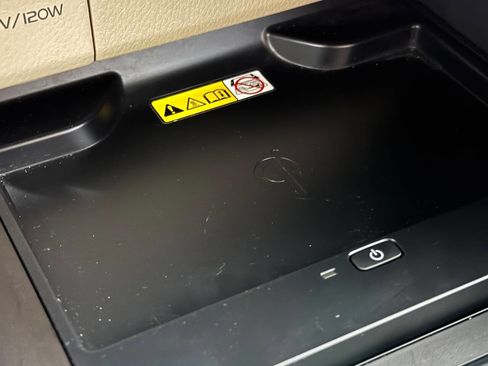 Used 2022 Toyota Camry XLE image 38