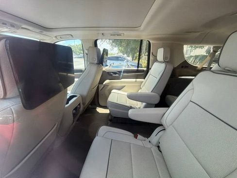 Used 2024 GMC Yukon XL Denali w/ Advanced Technology Package AWD/4WD image 6