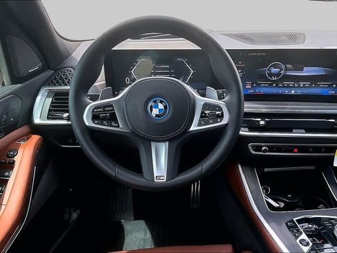 Used 2025 BMW X5 xDrive50e w/ Executive Package AWD/4WD image 5